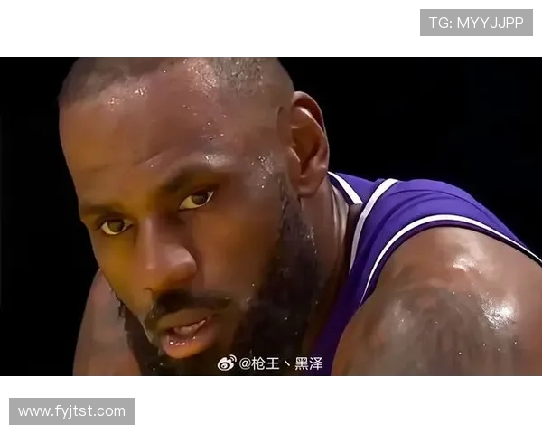 狄龙精彩表现逼退布朗尼詹姆斯替补席无奈比拇指下滑